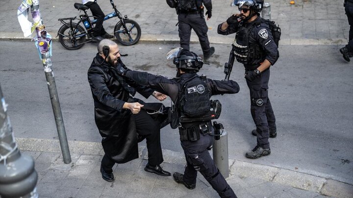 Rapora wêneyan |Hêzên ewlehiyê yên Îsraîlê bi cihûyên Haredî re şer dikin