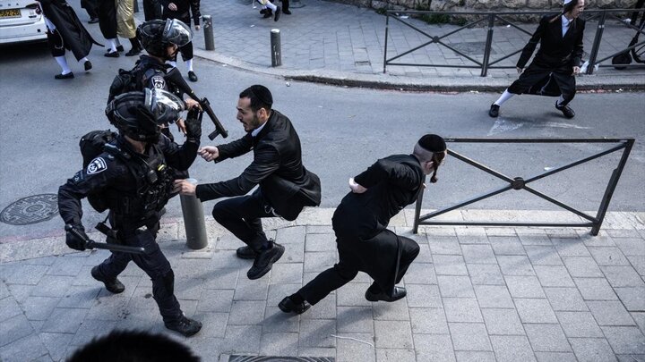 Rapora wêneyan |Hêzên ewlehiyê yên Îsraîlê bi cihûyên Haredî re şer dikin