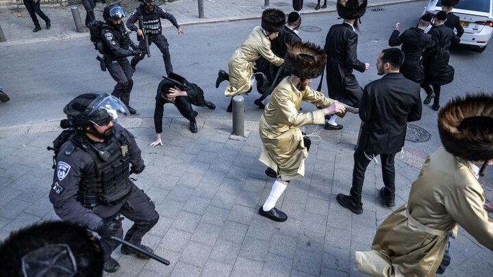 Rapora wêneyan |Hêzên ewlehiyê yên Îsraîlê bi cihûyên Haredî re şer dikin