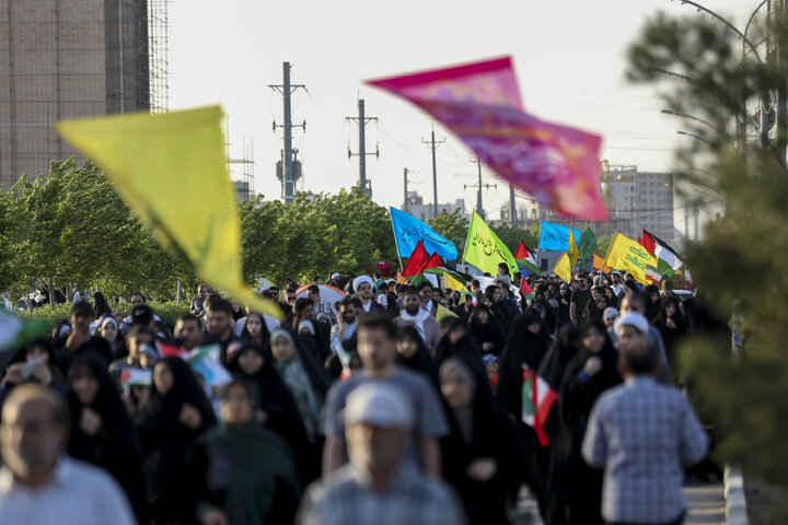 گزارش تصویری | راهپیمایی «انا علی العهد» در طریق المهدی قم