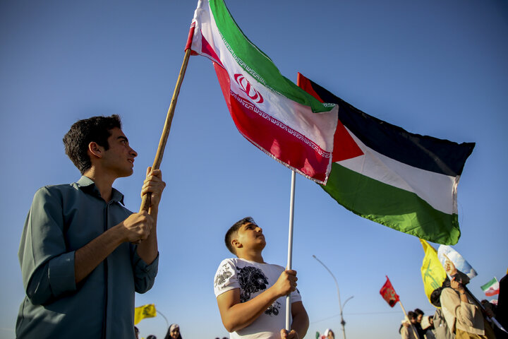 گزارش تصویری | راهپیمایی «انا علی العهد» در طریق المهدی قم