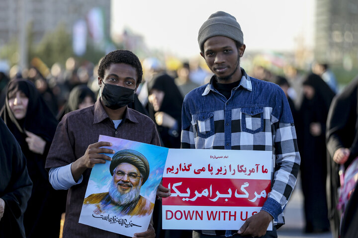 گزارش تصویری | راهپیمایی «انا علی العهد» در طریق المهدی قم