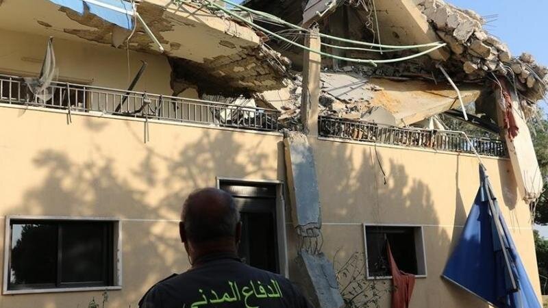 فيديو | آثار قصف الاحتلال لمركز الدفاع المدني في بلدة طيرحرفا جنوب لبنان