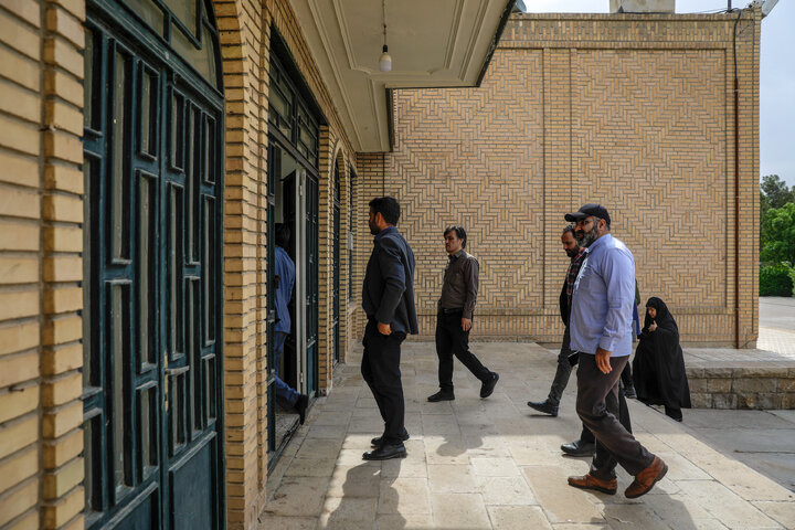 بازدید کارکنان حرم مطهر از شرکت فرش آستان قدس رضوی