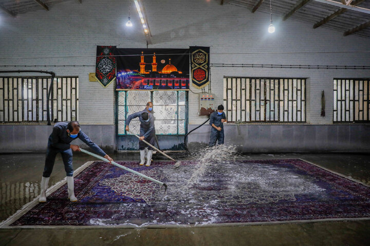 بازدید کارکنان حرم مطهر از شرکت فرش آستان قدس رضوی