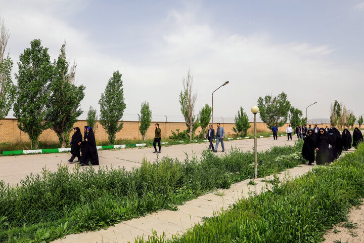 بازدید کارکنان حرم مطهر از شرکت فرش آستان قدس رضوی