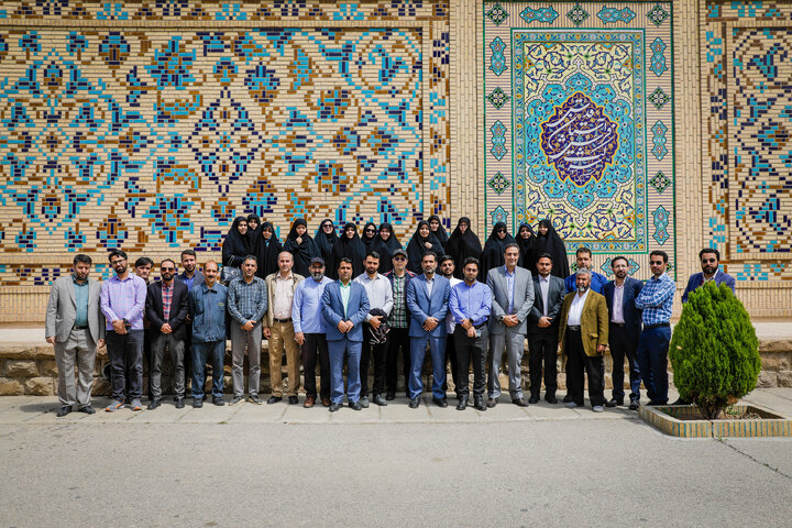 بازدید کارکنان حرم مطهر از شرکت فرش آستان قدس رضوی