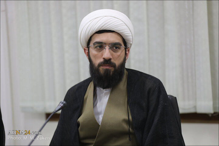 "Rapora wêneyan| Merasîma Rûmetgirtina Hucet-ul-İslam Mehdavî Pur di Civata Cîhanî ya Ehl-ul-Beytê(s.x) de."