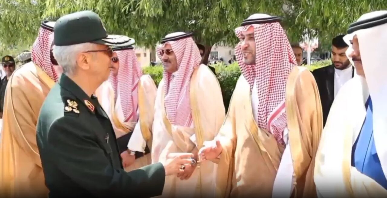 Suudi Arabistan Savunma Bakanı Halid Bin Selman, Tahran’da İran Genelkurmay Başkanı Bakıri ile Görüştü