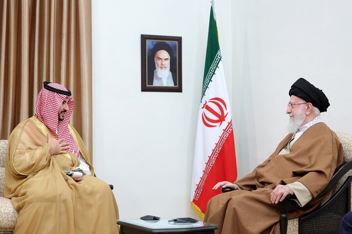 تقرير مصور/ وزير الدفاع السعودي يلتقي قائد الثورة الاسلامية