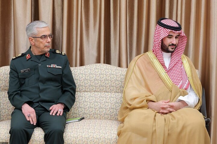 تقرير مصور/ وزير الدفاع السعودي يلتقي قائد الثورة الاسلامية