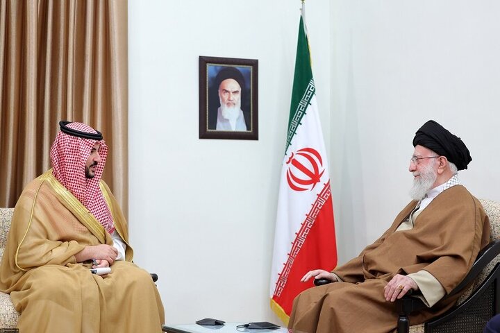 تقرير مصور/ وزير الدفاع السعودي يلتقي قائد الثورة الاسلامية