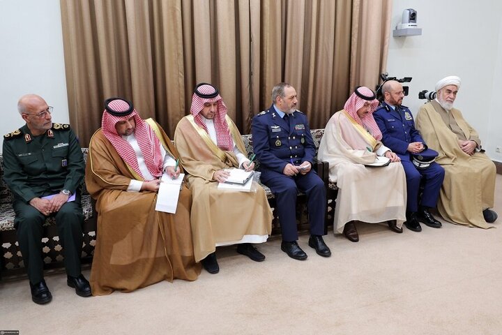 تقرير مصور/ وزير الدفاع السعودي يلتقي قائد الثورة الاسلامية