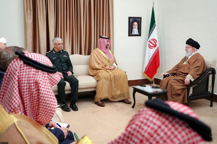 تقرير مصور/ وزير الدفاع السعودي يلتقي قائد الثورة الاسلامية