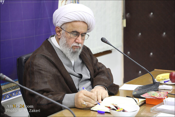 تقرير مصور/ الأمين العام للمجمع العالمي لأهل البيت (ع) يكرّم الممثل السابق لقائد الثورة الاسلامية بالهند