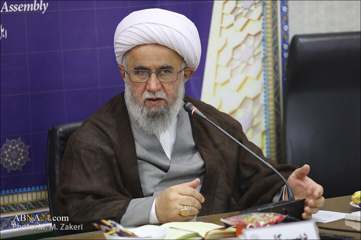 تقرير مصور/ الأمين العام للمجمع العالمي لأهل البيت (ع) يكرّم الممثل السابق لقائد الثورة الاسلامية بالهند