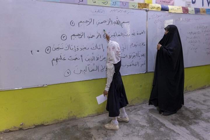 تقديم محاضرات إرشادية لعدد من مدارس كربلاء المشاركة في حفل التكليف الشرعي