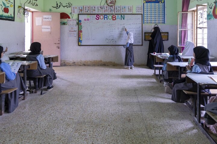 تقديم محاضرات إرشادية لعدد من مدارس كربلاء المشاركة في حفل التكليف الشرعي