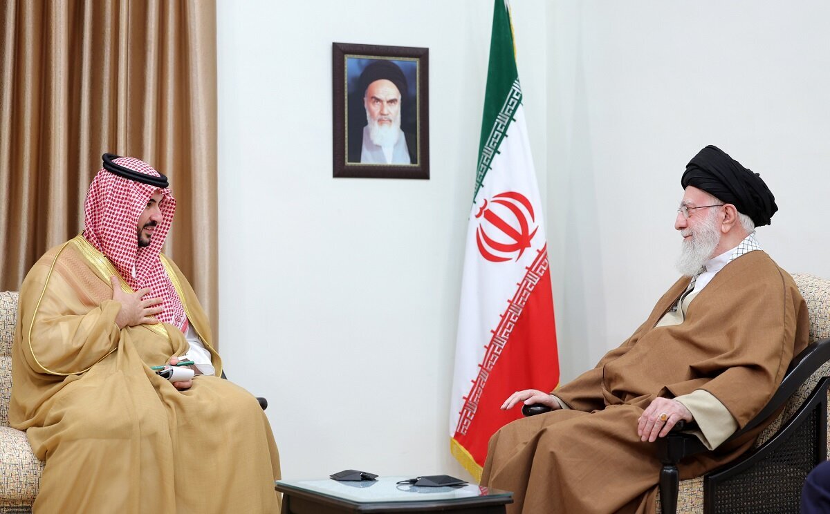 Vođa revolucije: Odnosi između Irana i Saudijske Arabije bit će korisni za obje zemlje/Proširenje odnosa između dvije zemlje ima neprijatelje