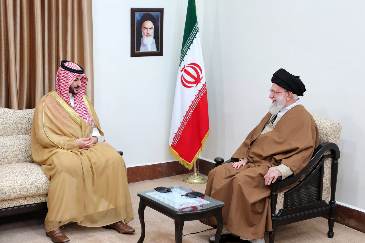 Imam Khamenei says relations with Saudi Arabia will benefit both countries