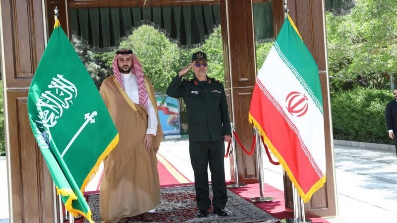 Генерал-майор Багери: укрепление отношений между вооруженными силами Ирана и Саудовской Аравии может стать хорошей основой в регионе