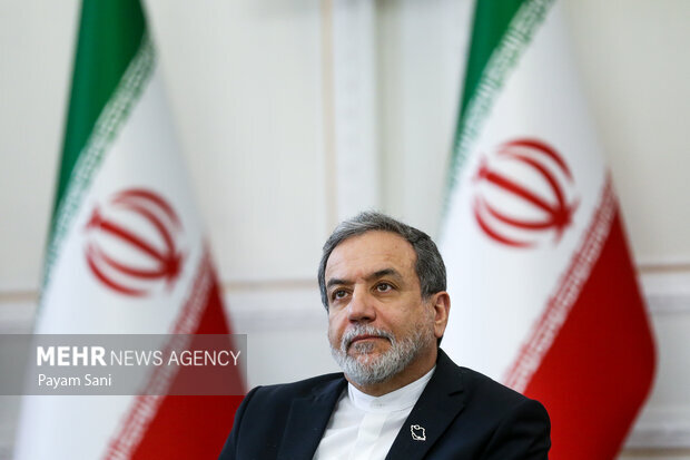 عێراقچی: لەلایەن ئەمریکاوە پەیامی دژبەیەکی زۆرمان پێدەگات