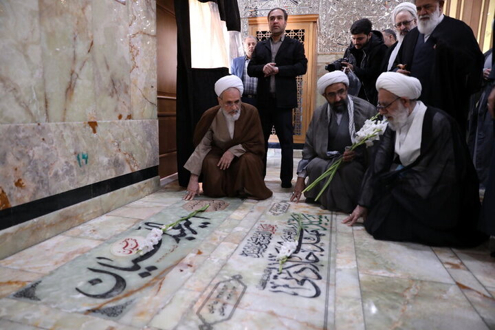 Photos: Head of Iran's Seminaries attends Shah Abdol-Azim Shrine