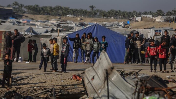 تقرير مصور/ قوات الاحتلال تشن هجوما على خيام اللاجئين الفلسطينيين غرب خانيونس