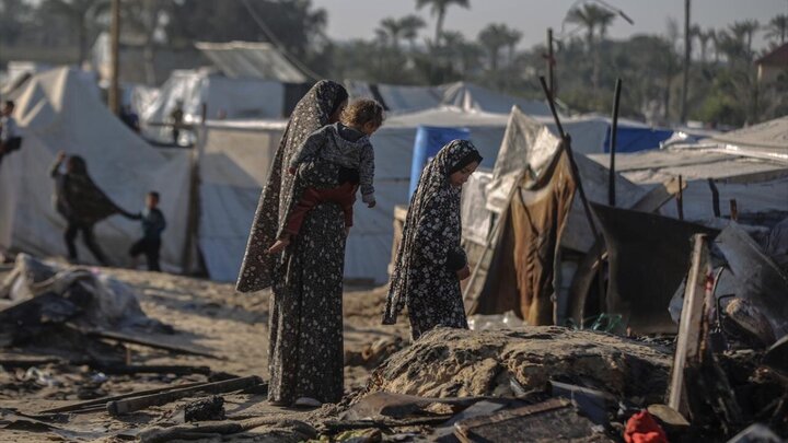 تقرير مصور/ قوات الاحتلال تشن هجوما على خيام اللاجئين الفلسطينيين غرب خانيونس