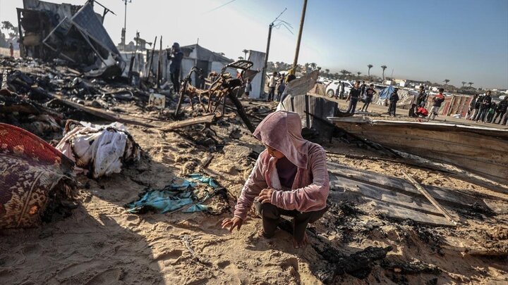 تقرير مصور/ قوات الاحتلال تشن هجوما على خيام اللاجئين الفلسطينيين غرب خانيونس