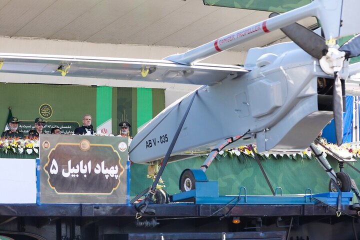 تقرير مصور/ الجيش الإيراني يستعرض قدراته العسكرية قرب مرقد الإمام الخميني (رض) جنوب طهران