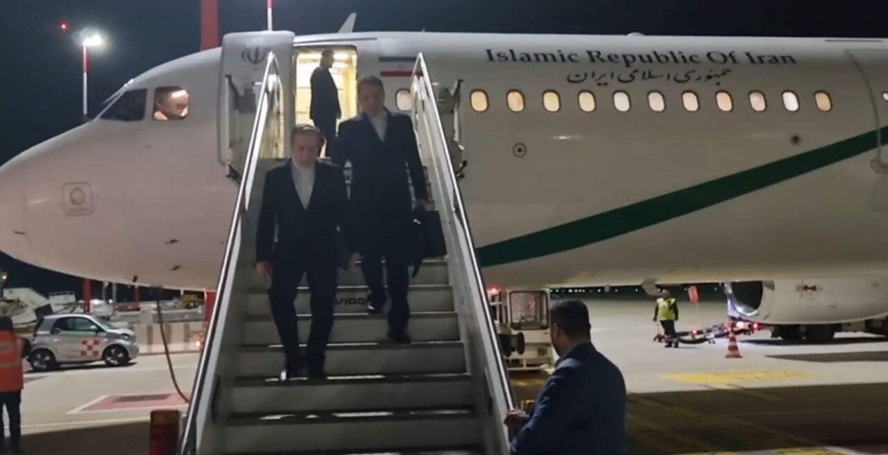 وصول وزير الخارجية الايراني الى روما للمشاركة في المفاوضات النووية غير المباشرة