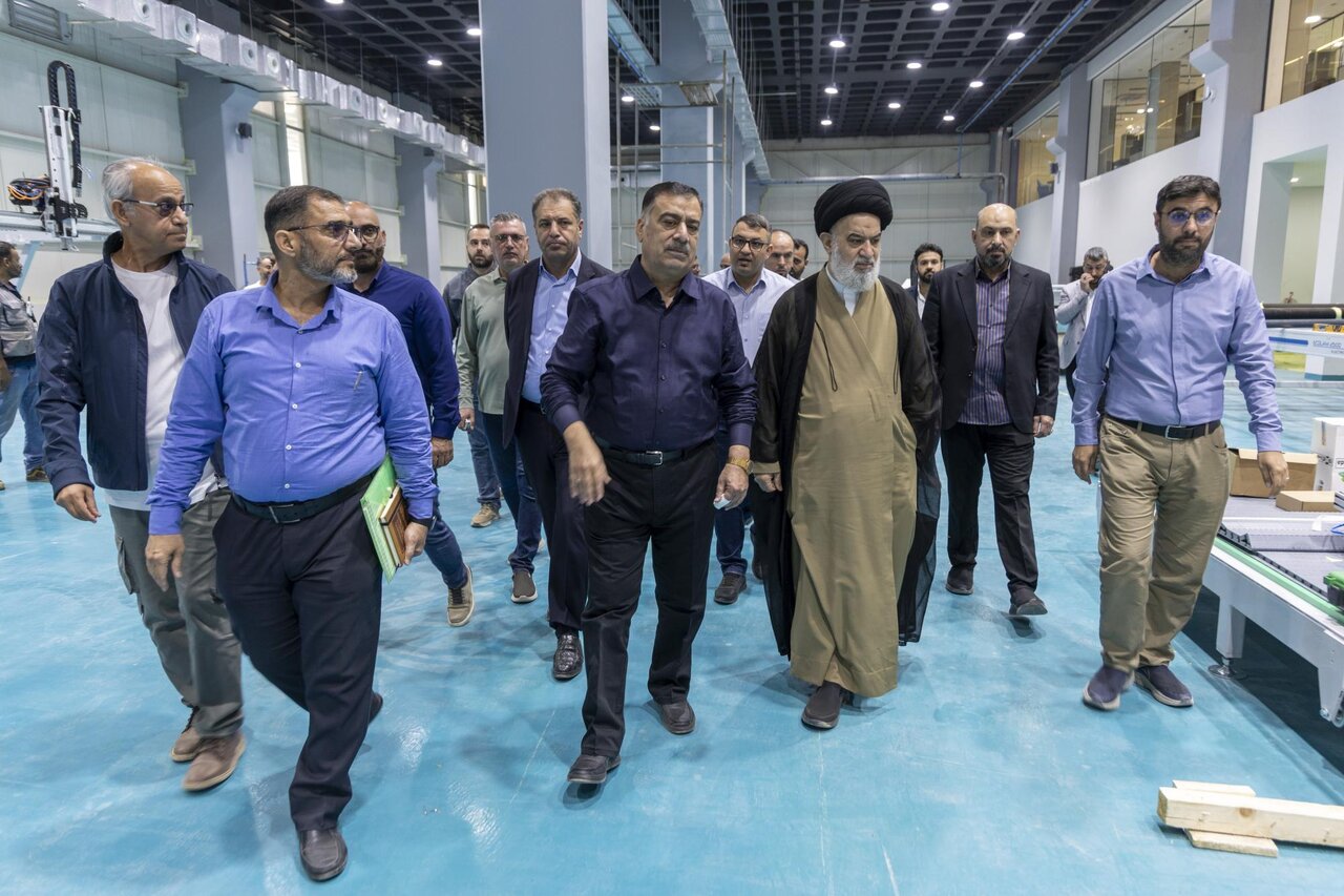 Senior official of Al-Abbas shrine conducts a tour of Noor Solar Panel Manufacturing Plant