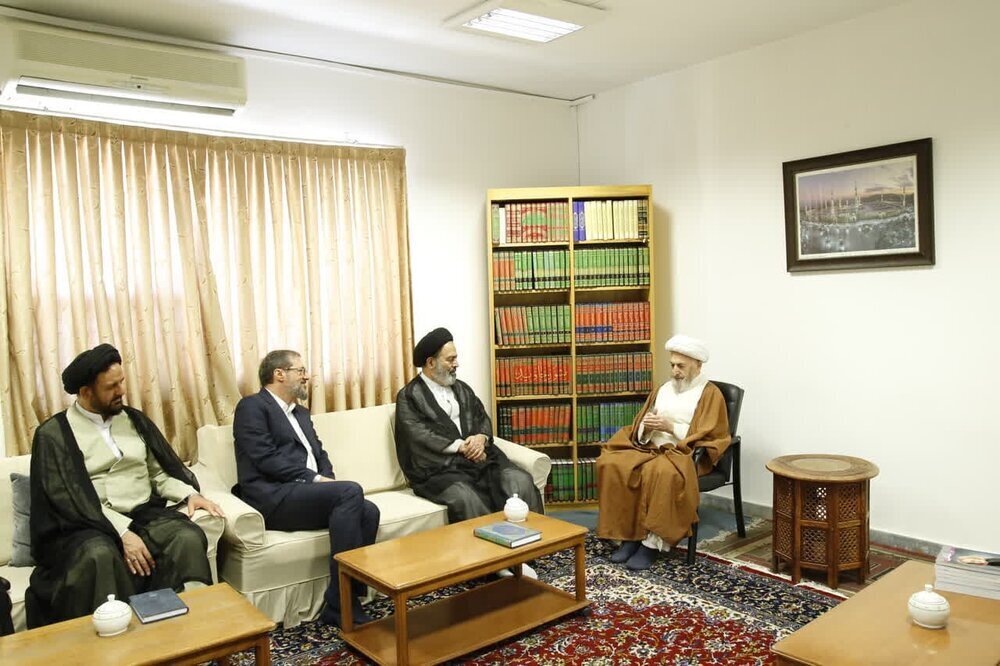 Grand Ayatollah Sobhani urges reconstruction of Jannat al-Baqi Cemetery