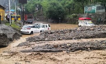 कश्मीर मे भारी बारिश से तबाही, 3 की मौत, 200 से अधिक घर तबाह 