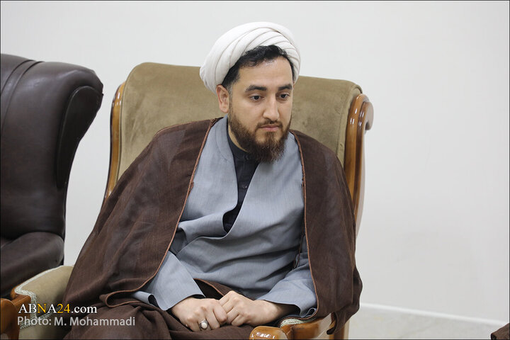 Photos: Public Relations Director of Seminary Management Center meets with Ayatollah Ramazani