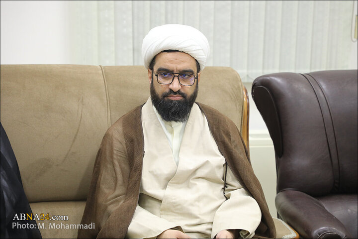Photos: Public Relations Director of Seminary Management Center meets with Ayatollah Ramazani