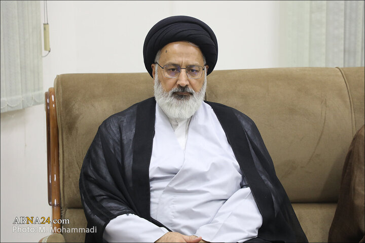 Photos: Public Relations Director of Seminary Management Center meets with Ayatollah Ramazani