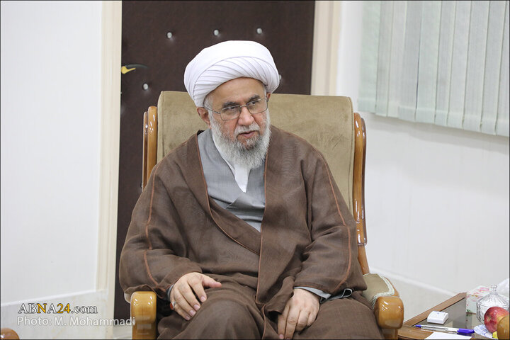 Photos: Public Relations Director of Seminary Management Center meets with Ayatollah Ramazani
