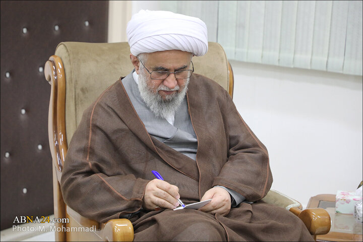 Photos: Public Relations Director of Seminary Management Center meets with Ayatollah Ramazani