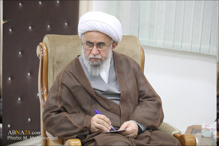 Photos: Public Relations Director of Seminary Management Center meets with Ayatollah Ramazani