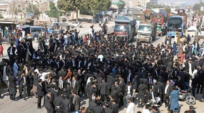سندھ بھر میں چھ کینال منصوبے کے خلاف وکلا، قوم پرست جماعتوں اور کسان تنظیموں کا احتجاج؛ صوبہ مکمل طور پر بند
