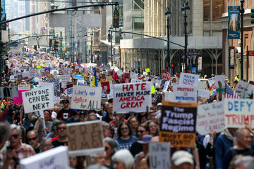 Milhares de americanos se manifestam contra Trump