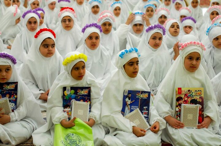 تقرير مصور/ العتبة العلوية تنظّم محاضرة توجيهية حول موضوع التكليف الشرعي ومسابقة دينية ثقافية لـ 96 طالبة