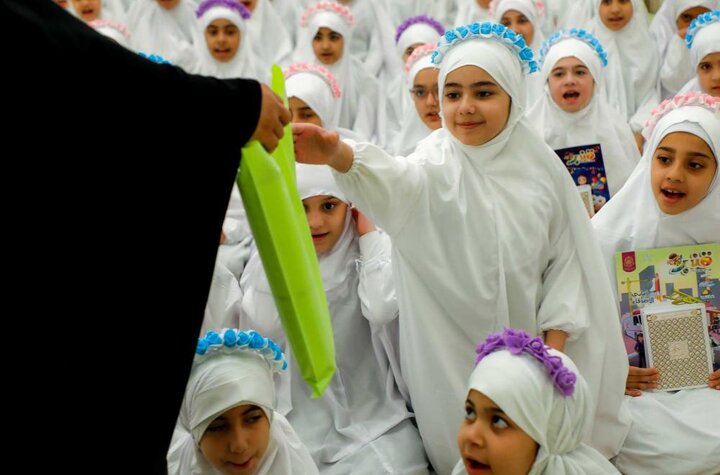 تقرير مصور/ العتبة العلوية تنظّم محاضرة توجيهية حول موضوع التكليف الشرعي ومسابقة دينية ثقافية لـ 96 طالبة