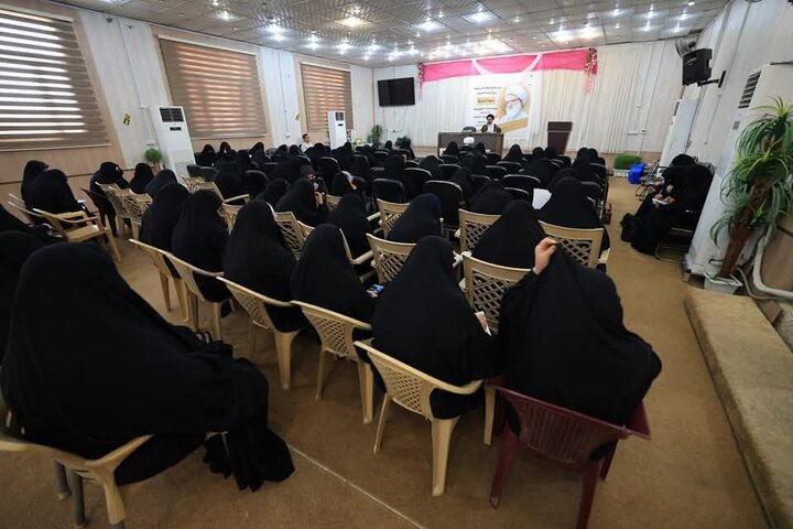 ندوة حوارية فكرية بعنوان: “مسؤوليتنا تجاه الحق.. في زمن الشبهات"