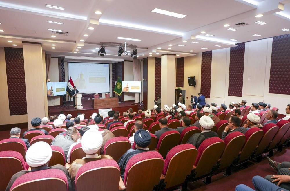 العتبة العلوية المقدسة تُقيم ندوة حوارية علمية للعلّامة السيد أحمد الحسيني الأشكوري+(صور)