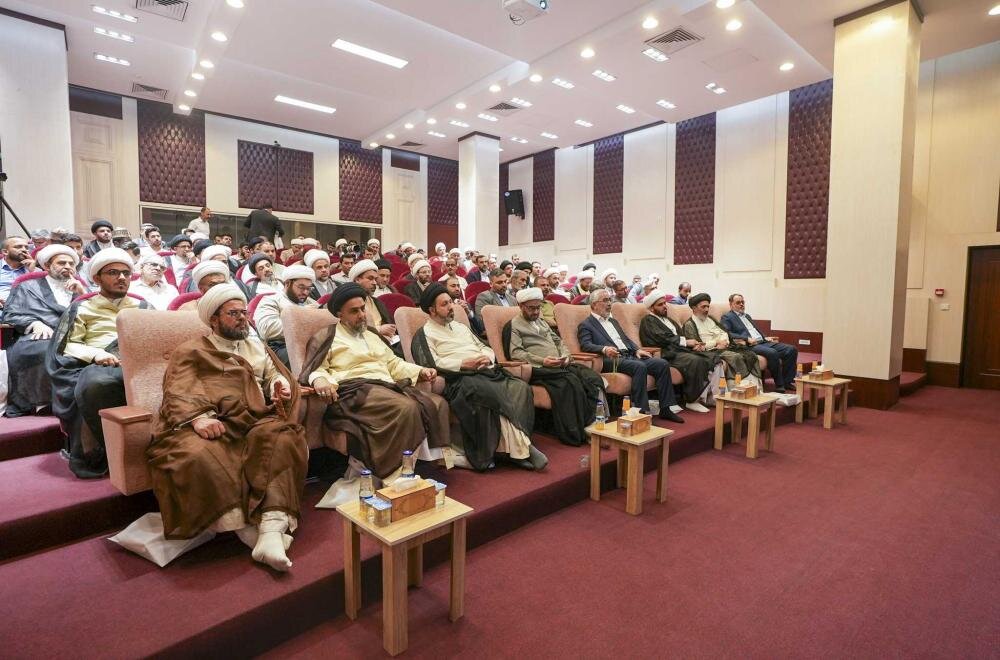 العتبة العلوية المقدسة تُقيم ندوة حوارية علمية للعلّامة السيد أحمد الحسيني الأشكوري+(صور)