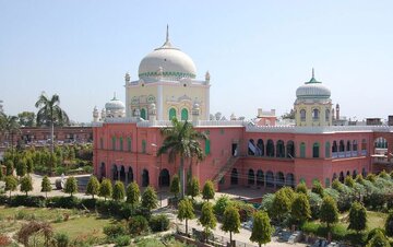 दारुल उलूम देवबंद के छात्र नहीं चला सकेंगे स्मार्ट फोन