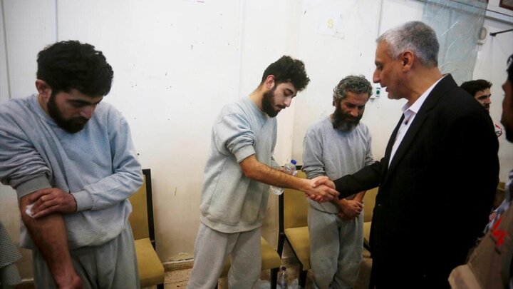 Photos: 10 Palestinians released from Israeli prisons